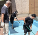 プール掃除　保護者お手伝い